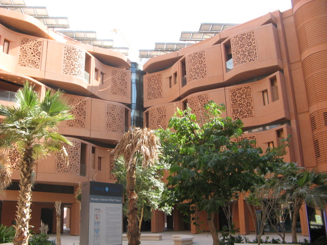 A Masdar City courtyard in the middle of the first residences. Credit: Zachary Shahan.